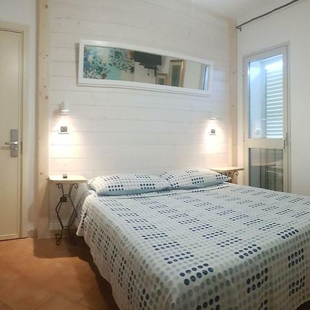 B&B Casa Derosas Golfo Aranci Exterior photo