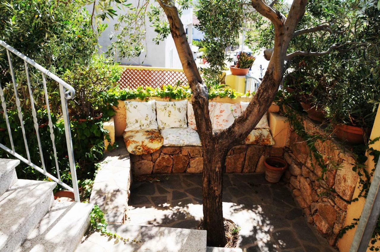 B&B Casa Derosas Golfo Aranci Exterior photo